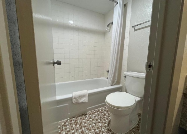 EZ Travel Inn College Station image 9